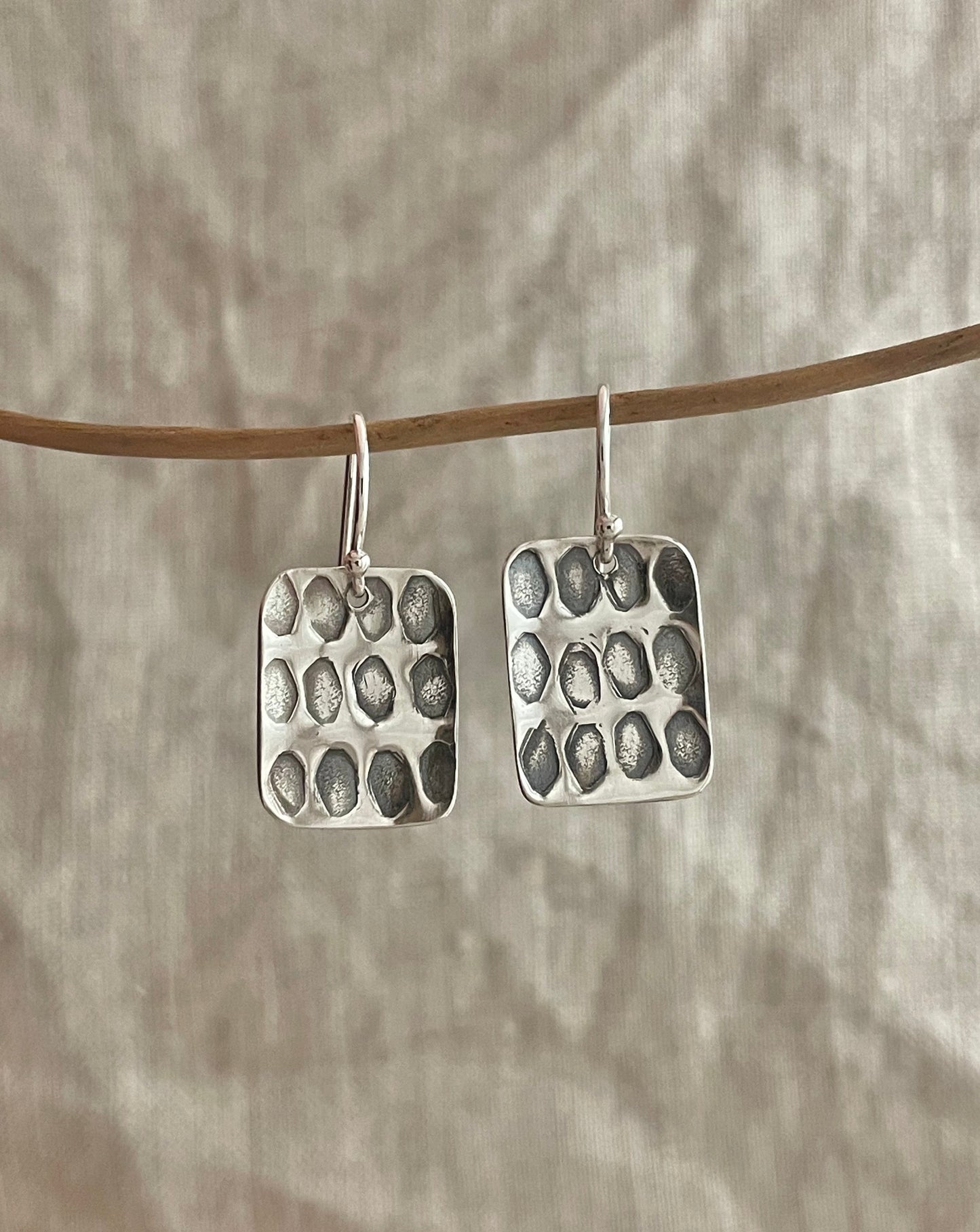 Ishidarami Earrings
