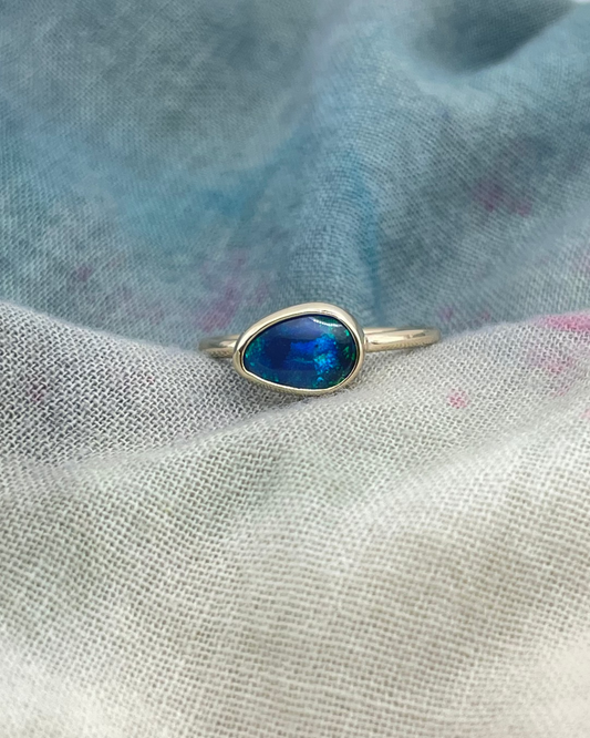 LR Gold opal ring / Blue Silence