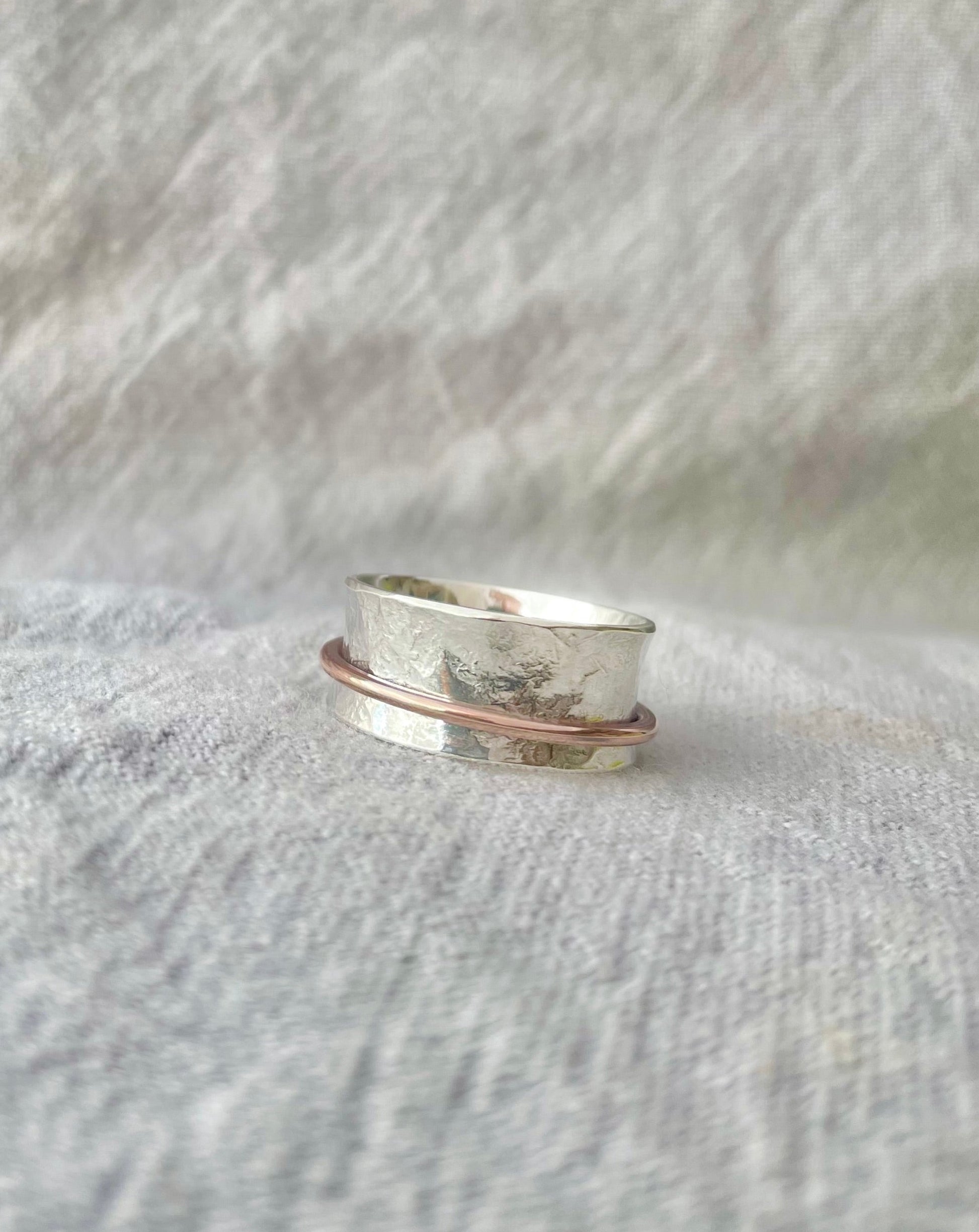 Single Gold band Spin Ring